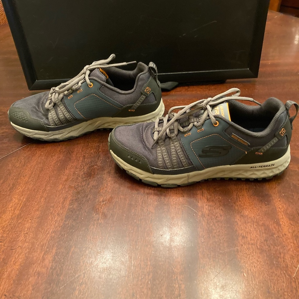 Men’s Skecher trail shoe
